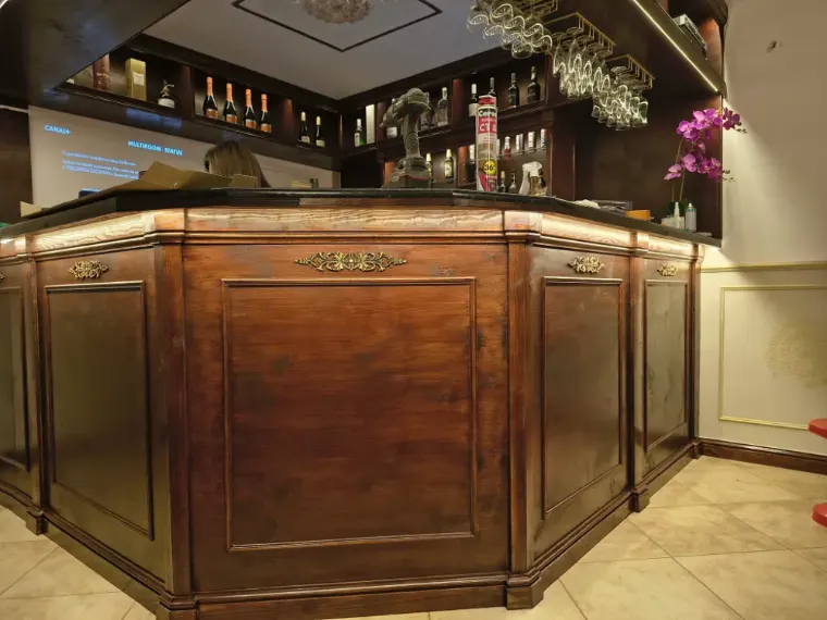 London Pub w Art Villa